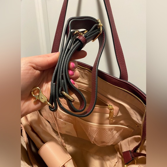 Poppy & Peonies Go Getter Tote Bag in Berry + Matching Tech Case - Both Like New - Picture 6 of 16